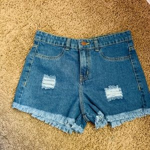 Blue ripped shorts.🤍